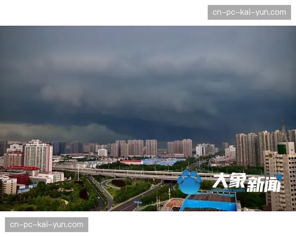 气象部门发出雷暴预警，坦帕球场顶棚关闭确保比赛顺利进行